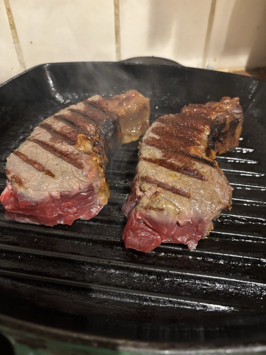 nicholasavery's tweet photo. 64 day aged Dexter sirloins on for a late easy supper after a days shooting #gotthelife https://t.co/z1iwTlKmAm