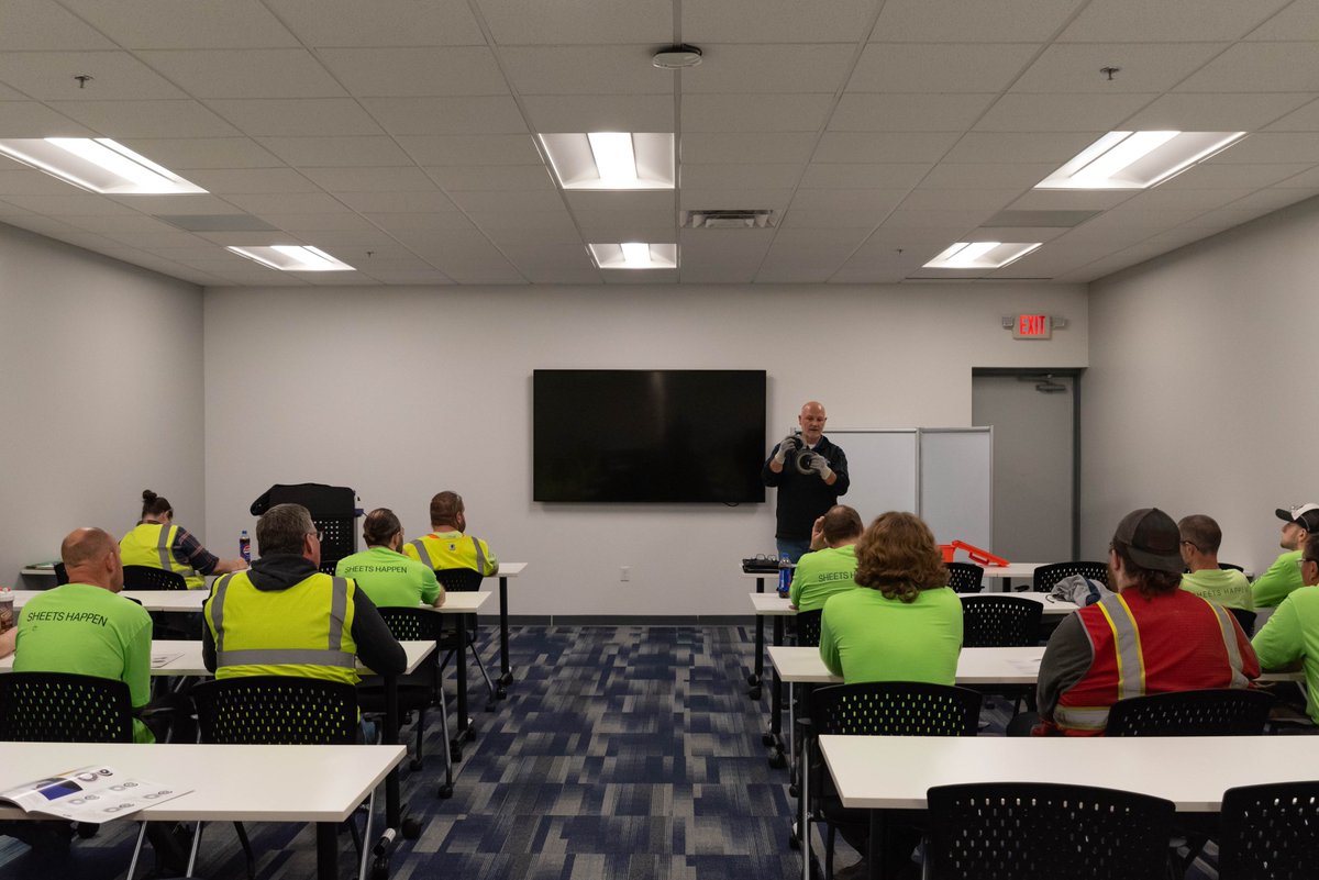 RiverValleyConv's tweet image. Training day at River Valley Converting. Our paper team took part in a slitting class to end the day - a great opportunity to review best practices and strengthen our knowledge. #rivervalleyconverting #paperconverting #paperslitting #traingingday
