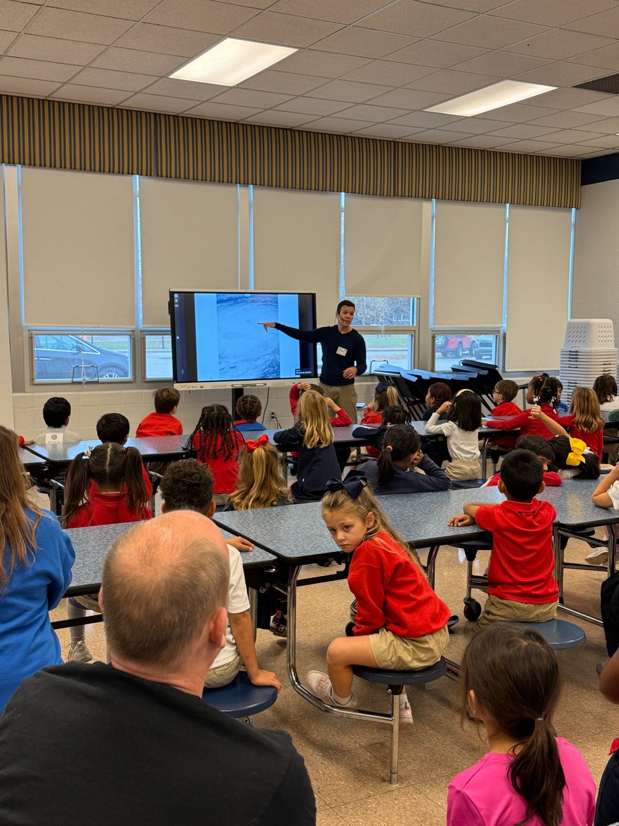 SpectrumNews1KY's tweet photo. 🎉Big thanks to our friends at Greathouse Shryock Elementary for having Meteorologist Wes Callison. He had a great time talking about the weather 🌧with all the kindergartners. #meteorologist #InTheCommunity #JCPS https://t.co/UtTeDMguQg