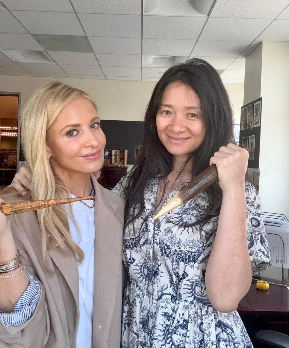 screenrant's tweet image. ICYMI: Sarah Michelle Gellar and Chloe Zhao behind the scenes of the #Buffy new pilot. 🩸

What are your hopes for the reboot? 🤔
