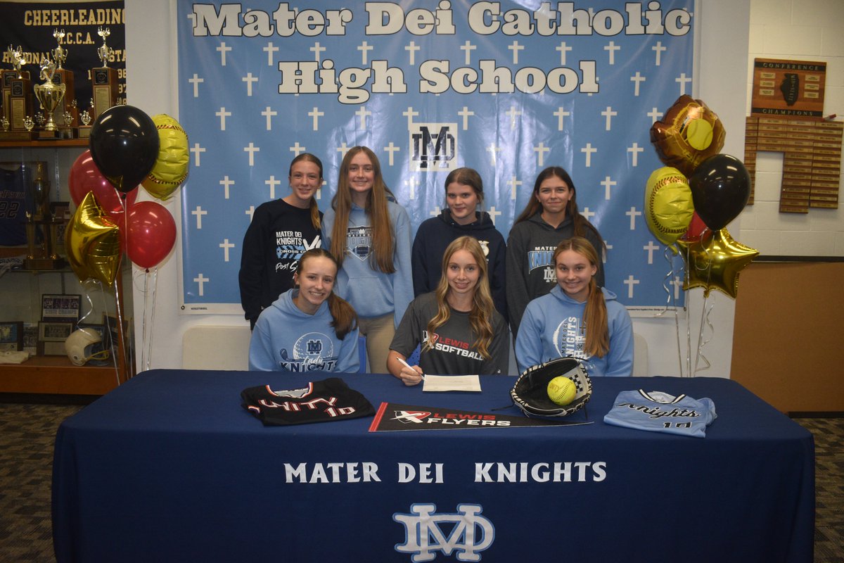 mwilson_Banner's tweet image. Congrats to @DiekemperEmma for signing to continue her softball career at Lewis University.