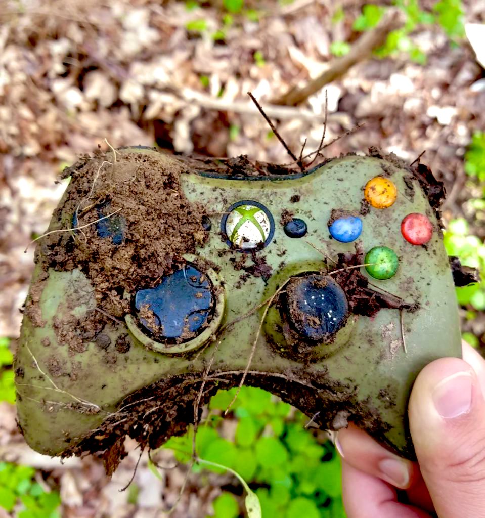 SgtBlunt420's tweet image. Why crypto gaming is dead

❌ games nobody actually plays

❌ if the game dies, so does the token

❌ no community

❌ VCs &amp;gt; Gamers = Dead Industry

Thats how $MLG fixes this

✅ Culture first. we build memes, servers, tournaments and 360 wagers (a P2P mechanism where gamers bet…