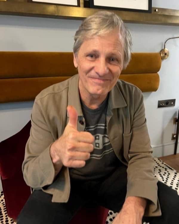 here’s viggo giving you a thumbs up for anyone who needs it today 👍