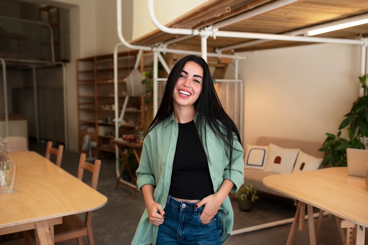 En el marco del Día Internacional de la Mujer Emprendedora, que se conmemora el 19 de noviembre, es importante hablar de cómo ellas no solo fundan empresas o lideran equipos, también impulsan una cultura laboral basada en la libertad de elegir dónde y cómo trabajar.

De acuerdo