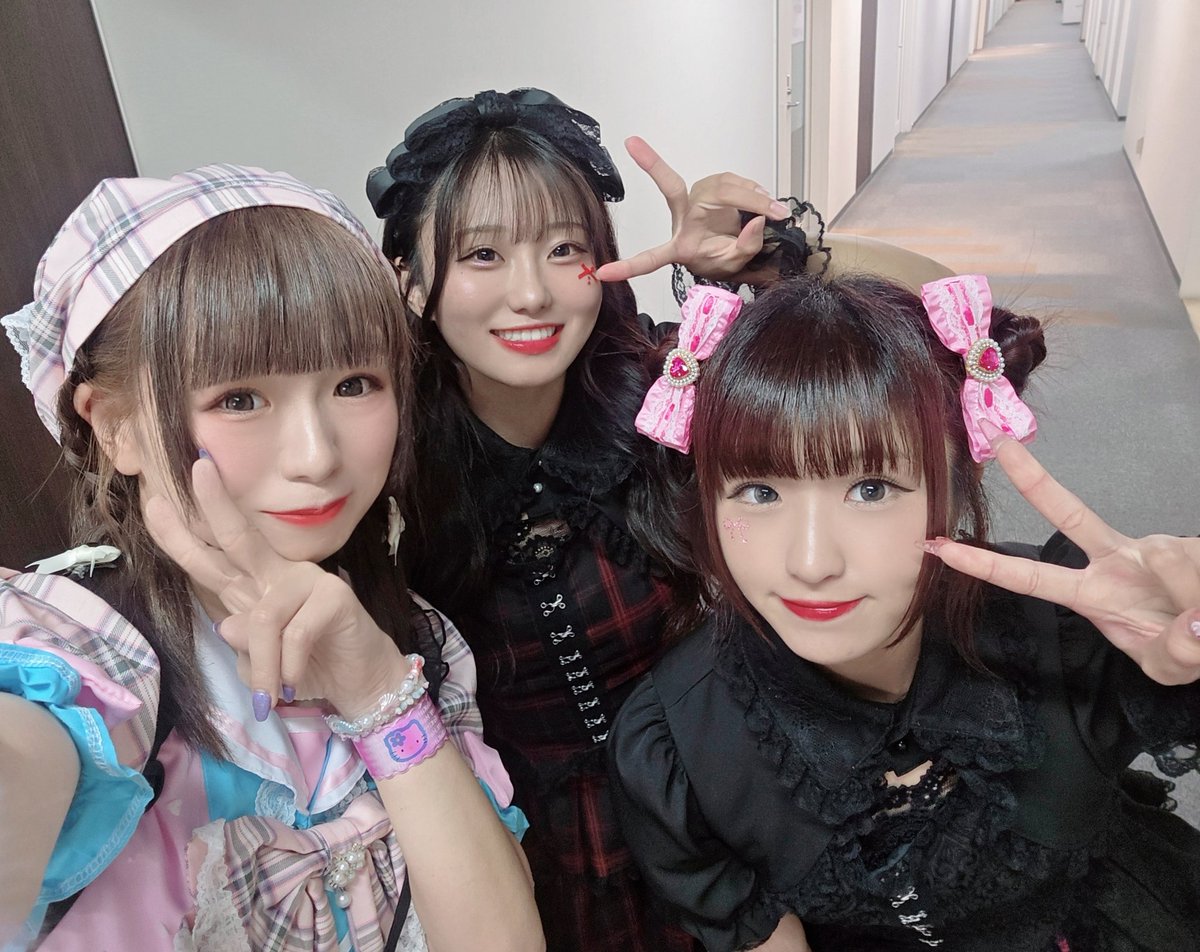 mikemike_mika's tweet image. 🩷10/25撮っていただいたお写真🩷　
【 雷都少女ちゃん 】
いつもありがとうだよ〜！🩷❤️

【 みよぽんちゃん 】
卒業、お誕生日おめでとう🥲💙

【 マナマナさん 】
声かけていただきうれしいお言葉も
ありがとうございました🥹🪽