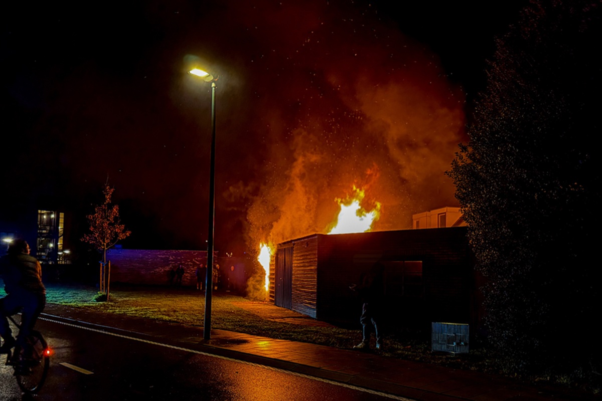 Schuur in Veghel volledig door brand verwoest