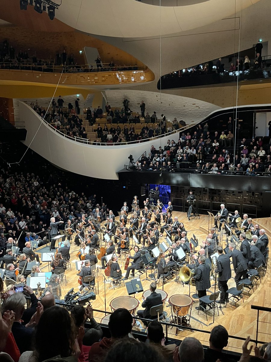 Concert assez grandiose à la philharmonie ce soir (Ligeti et Bruckner)!! 
🥰🥰🥰
