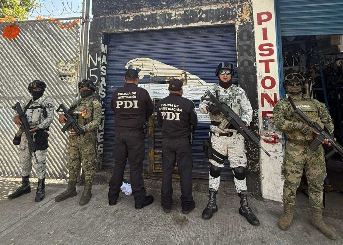 En calles de la colonia Peralvillo, de la alcaldía Cuauhtémoc varios negocios fueron clausurados durante un operativo contra el robo de autopartes. 

No hubo detenidos.

Vía <a href="/grawperez/">Graw 11</a> 

aztecanoticias.info/sitioFIA