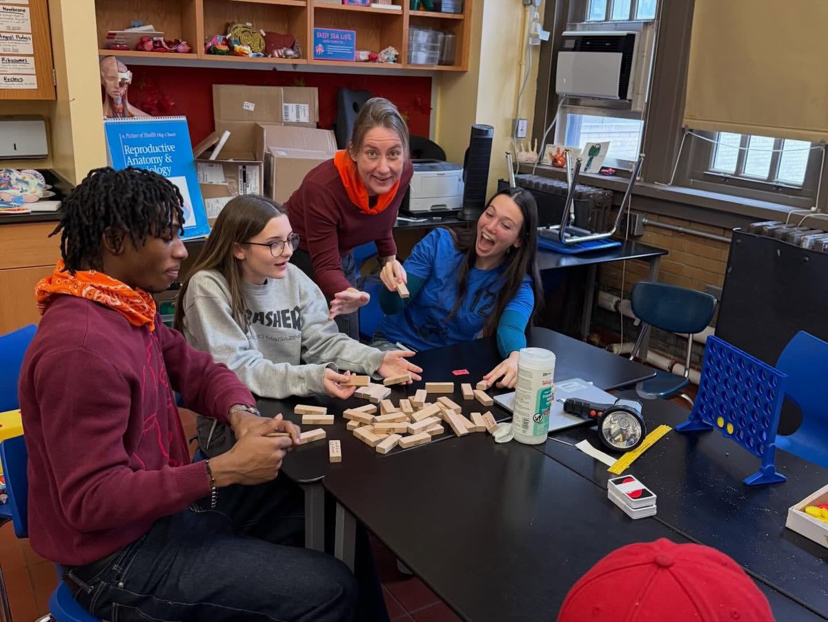 SuptCheng_CIOB's tweet image. Landmark High School brought the energy today. Students focused on building a better self, a stronger community, and a better world through teamwork and school spirit. #BetterSelf #BetterCommunity #BetterWorld #LandmarkHS @Landmark_hs @NYCSchools @DOEChancellor