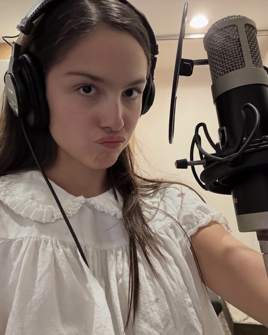 LiviesHQ's tweet image. everywhere but that damn stu- oh wait