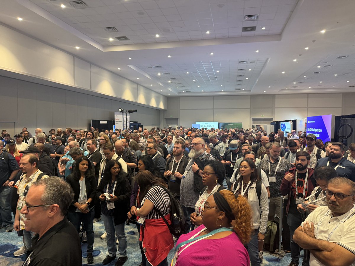 txtextcontrol's tweet image. 🚀 What a wrap up at VSLive and Live360

Two days full of great conversations, awesome people and inspiring discussions with developers from all over the world. The energy at this event was incredible and it showed again how much passion this community brings to modern .NET…