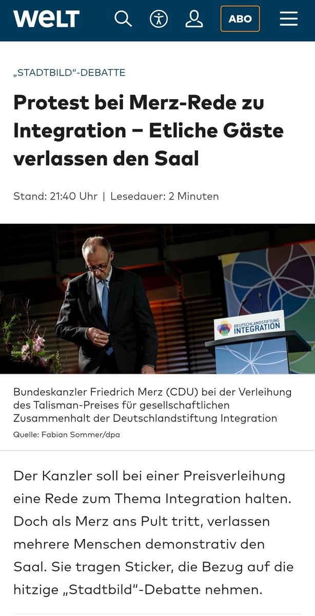 TinasBunte_Welt's tweet image. Merz betritt den Saal, der Saal verlässt Merz. 🤷

Der Protest war so klar wie elegant: Man musste Merz nicht auspfeifen, man musste ihm nicht ins Wort fallen — man ging einfach, bevor er überhaupt anfing.

Die Botschaft: &quot;Wir kennen die Pointe, erzähl sie uns nicht nochmal.&quot;