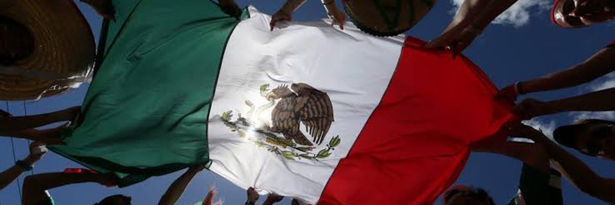 Inteligente001's tweet image. Si eres un mexicano simpatizante del PRI o del PAN 
y quieres expresar tus opiniones 
o ser activista de oposición está bien.

No tiene nada de malo 
ser panista 
o ser priísta 
o ser lo que quieras, me explico???

No es una mancha decir "soy panista", "soy priísta",
por encima…