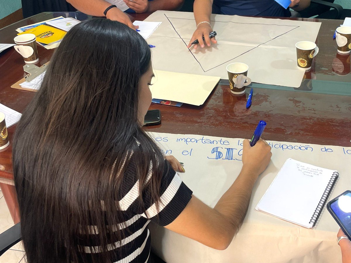 ConjuveGuate's tweet image. En la Municipalidad de Concepción #LasMinas, #Chiquimula, se realizó la primera sesión del taller sobre el #SISCODE. Jóvenes conocieron el trabajo de #CONJUVE y fortalecieron su participación, comprendiendo el rol que aportan dentro del Sistema de Consejos de Desarrollo. 💪🏼👩🏻🧑🏻