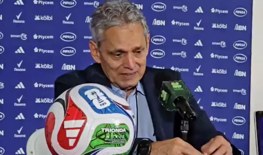 PublinewsGT's tweet photo. El entrenador colombiano no logró ocultar sus sentimientos tras la derrota, y rompió en llanto durante la conferencia de prensa. 💔
Mira la conferencia de prensa.📌
https://t.co/tFtEcKKYFC #Honduras #Mundial2026 #ReinaldoRueda #PublinewsGT https://t.co/YMGseni5VC