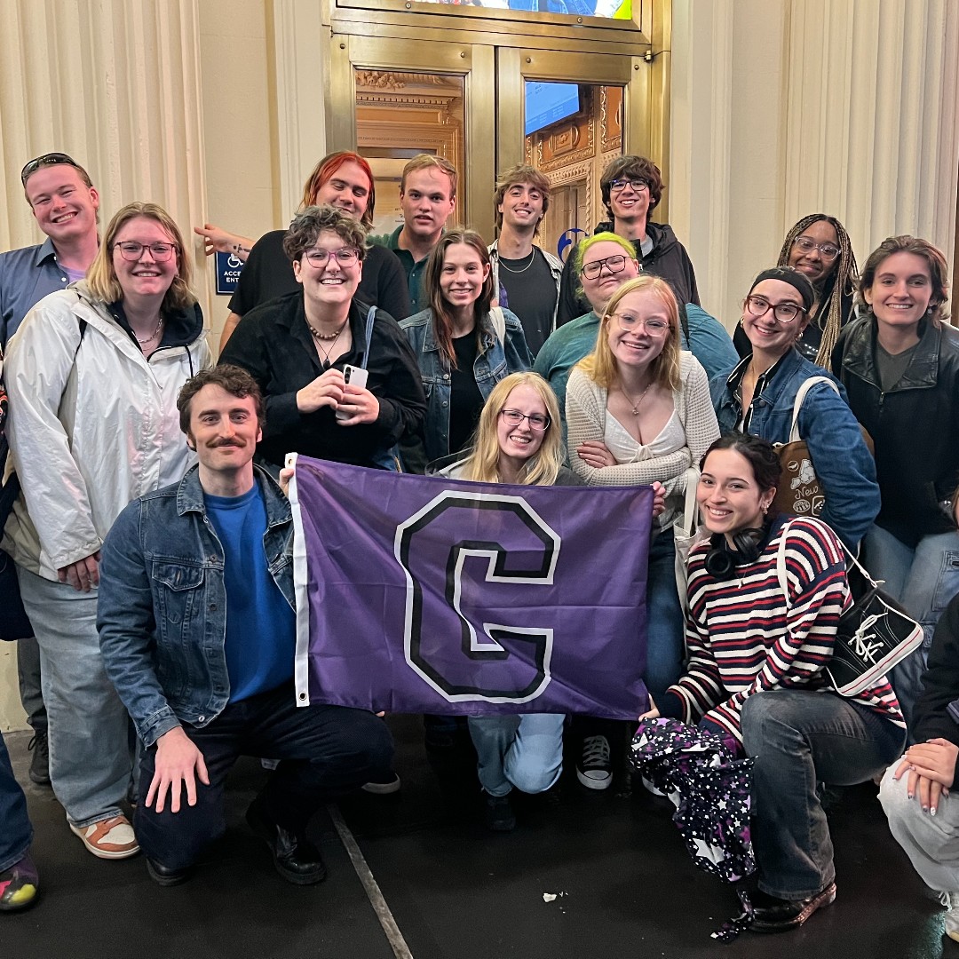CornellCollege's tweet image. 17 students spent 18 days in NYC seeing 22 shows, touring museums, &amp;amp; meeting Broadway actor Charlie Thurston ’08 during Theatre and the Arts in New York City! 🌆

Read more ➡️ ow.ly/5Ryh50XqEVr

#CornellCollege #BlockPlan #GoRams