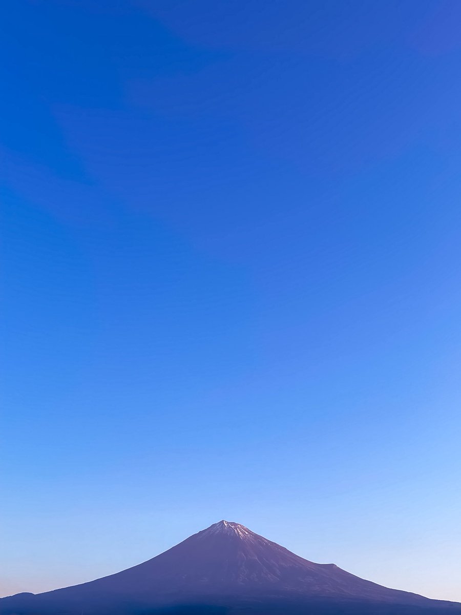 おはようございます 雲ひとつない空と富士山 11/20 2025 #富士山