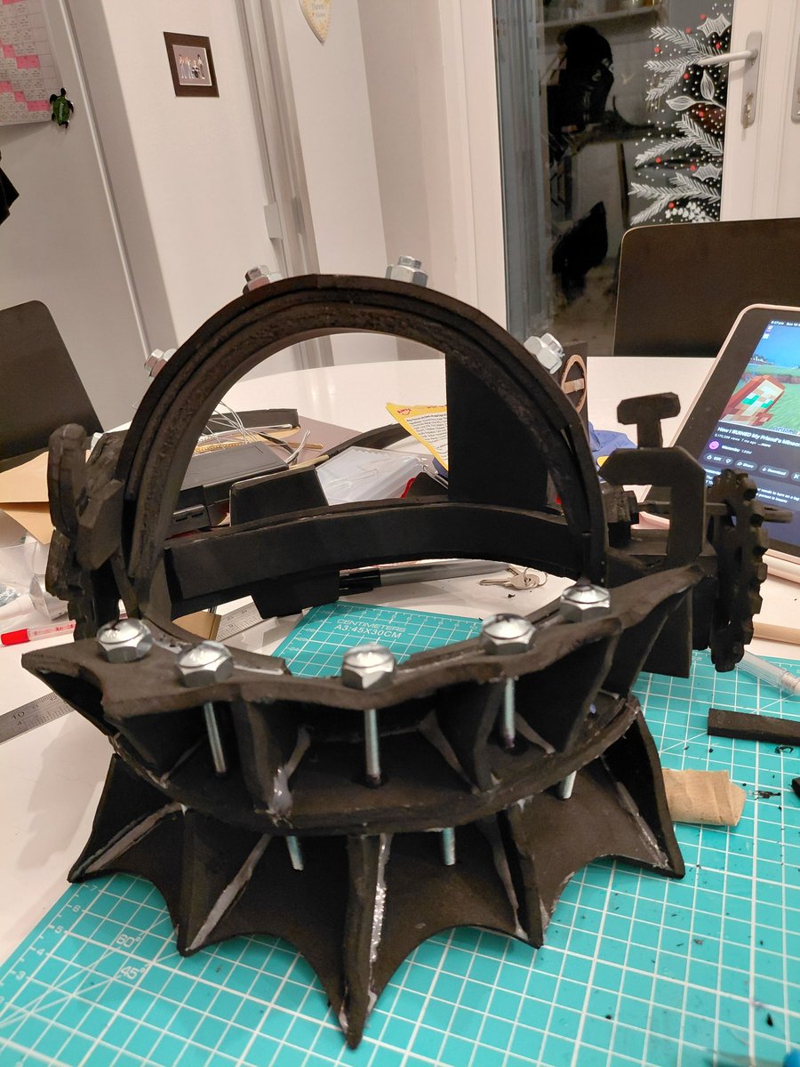 thecoasterizzy's tweet image. call me john kramer

not done yet i sprayed the colour and then i&apos;m finishing the paint job and details :3