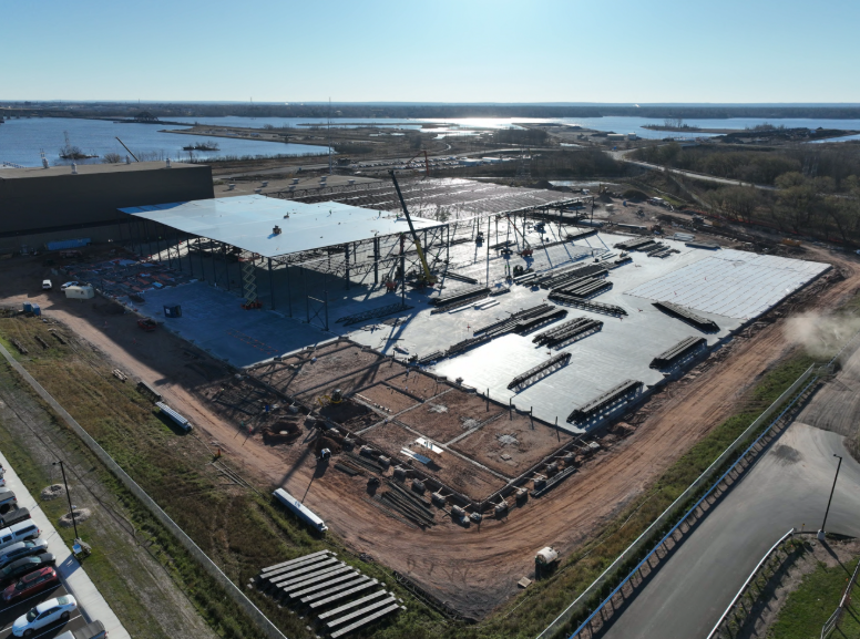 HansenRice's tweet photo. Winter’s settling in over Duluth, but momentum at Sofidel Project North stays strong.

Civil &amp; structural work is progressing, foundations are expanding, and winterization is underway to keep operations safe and on schedule.

#ConstructionUpdate #DesignBuild https://t.co/IzyjouTK3v
