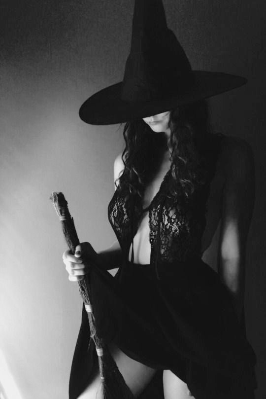 İYİ'GECE...🖤🖤🖤