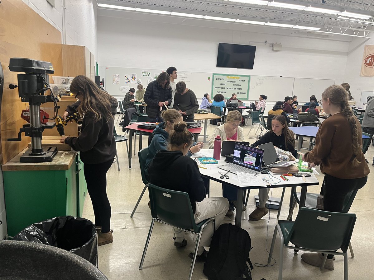 LockerbyNet's tweet image. Tensegrity was the topic for today’s Grade 9 STEP Integration Day!