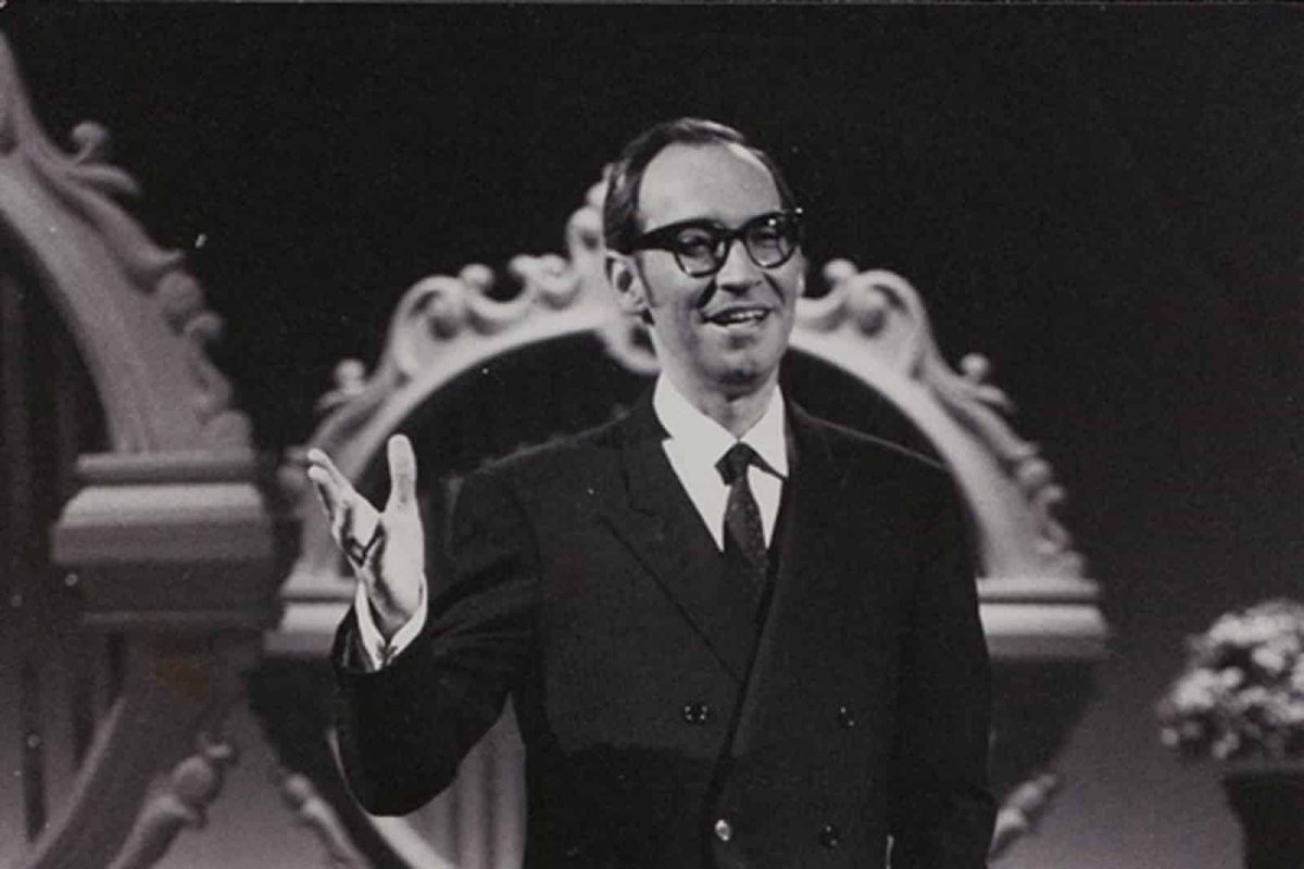 «En el país se debe comenzar por la recuperación del hombre. Motivación superior para el venezolano es lo que hace falta. La moral pública se educa, se crea, se motiva y desgraciadamente el venezolano no está motivado para nada».

Renny Ottolina