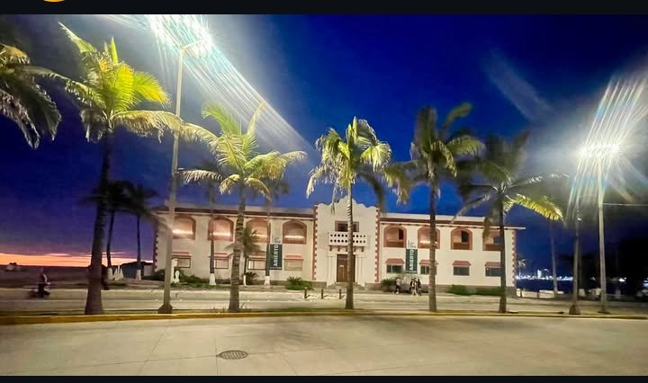 careylowe2523's tweet image. 