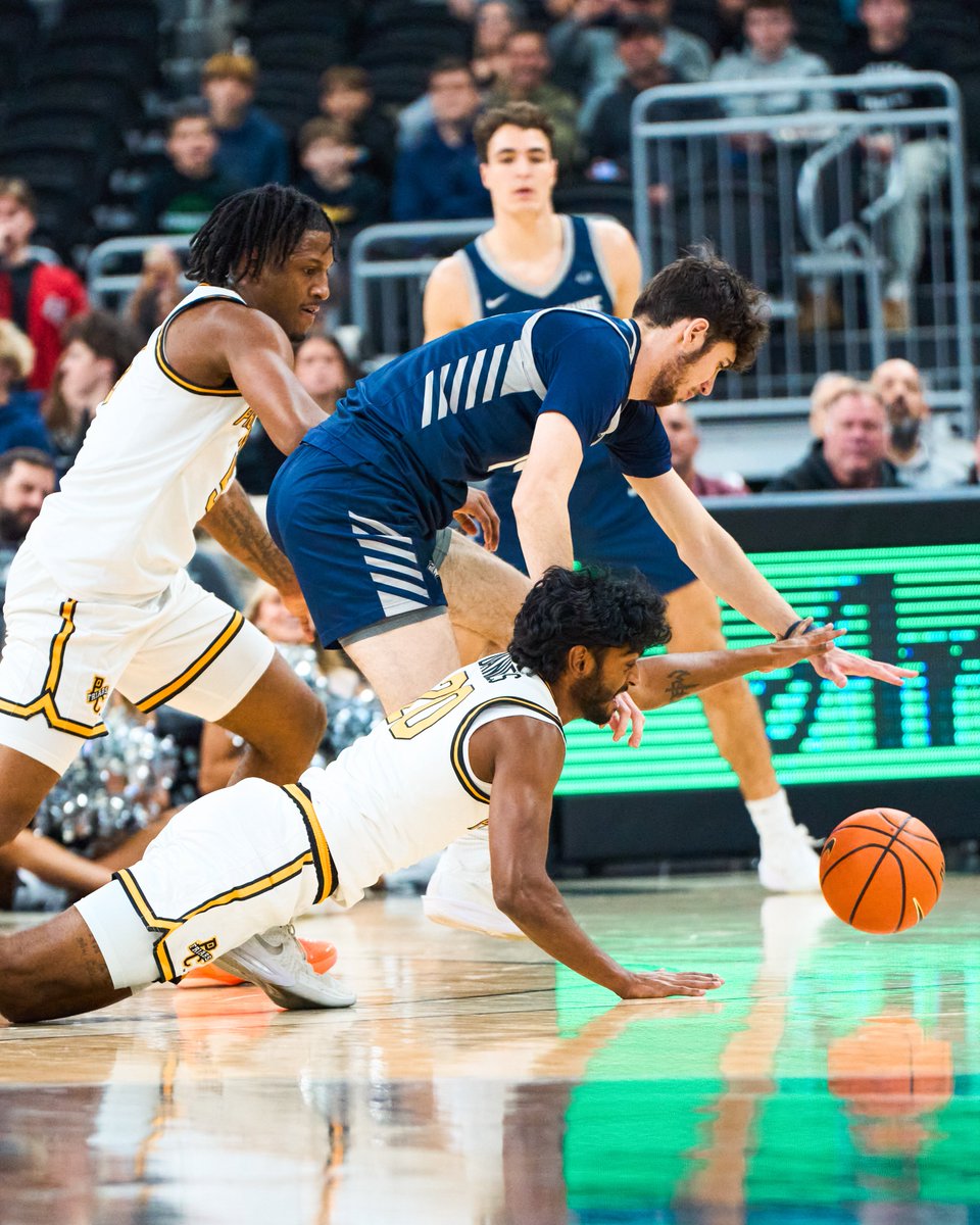 PCFriarsmbb's tweet image. Selects from game five 📸