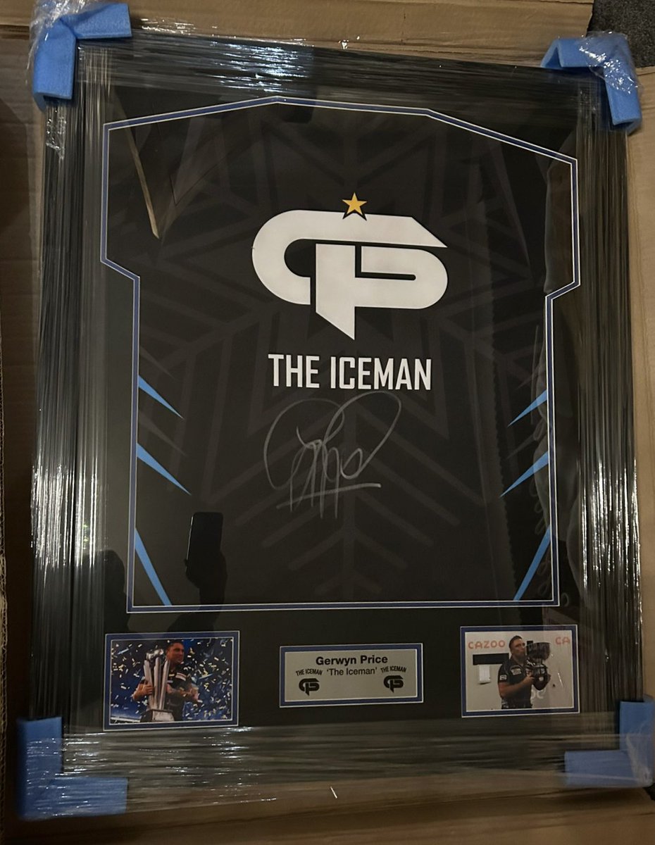 mmleak1605's tweet image. How good are these.  Framed Gezzy signed shirts and a signed Littler Grand Prix framed program. Won’t last long these DM me great Christmas presents 🎯🎯🎯🎁🎁🎁🎅🏻🎅🏻🎅🏻🎄🎄🎄☃️☃️☃️