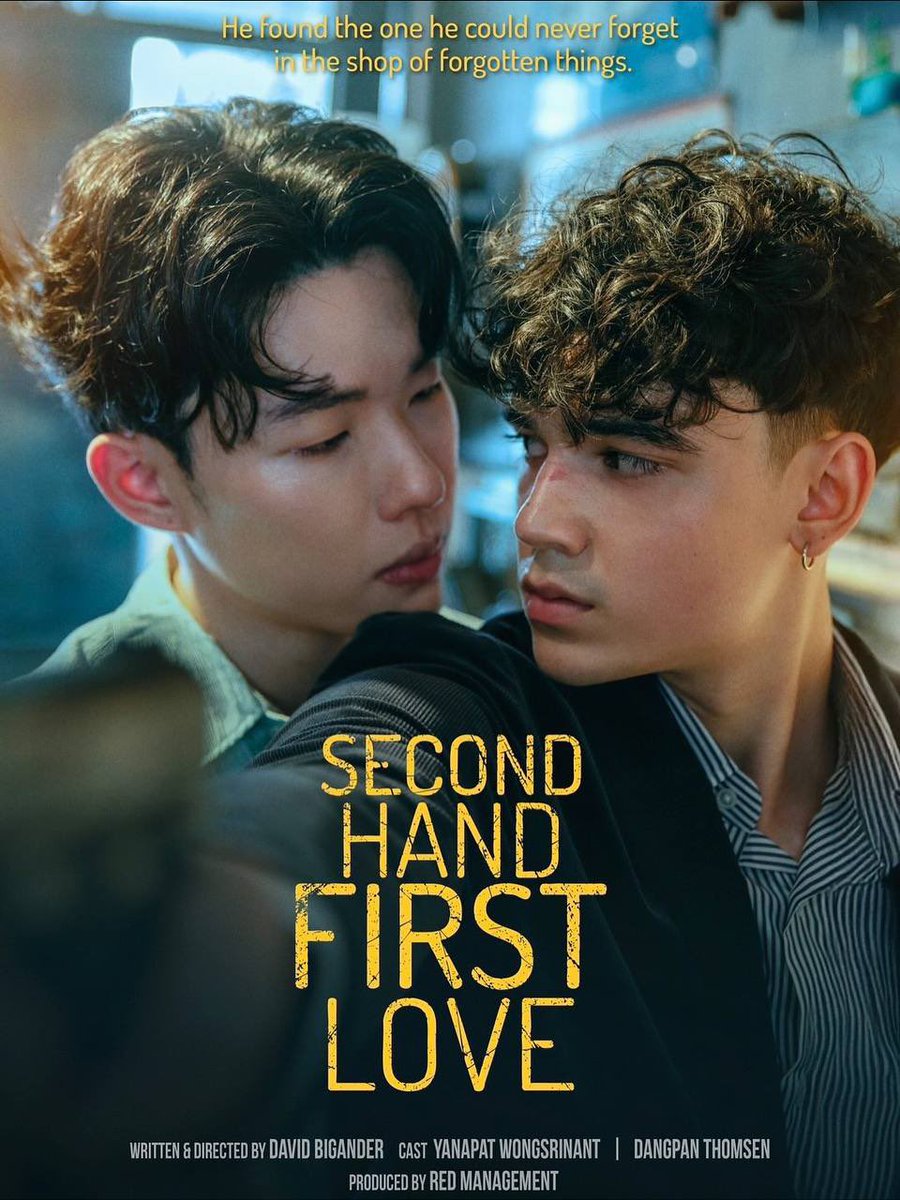 PSN_Boys_Love's tweet photo. Vem Aí ❤️🔥🤤
🚨Anunciado #SecondHandFirstLove, novo BL tailandês da Red Management com os atores Boom Yanapat (Mister Thailand) e Dangpan Thomsen (#ResetTheSeries).
🖤“Algumas coisas são esquecidas.
Algumas apenas esperam ser encontradas…”🖤
“📝Em uma loja de objetos esquecidos, dois jovens se encontram por acaso, e descobrem que algumas memórias, assim como alguns amores, nunca se perdem. Second Hand First Love é uma história sobre segundas chances, lembranças e a possibilidade inesperada de viver o primeiro amor… de novo“ (Sinopse não-oficial)
📌Ainda sem data de estreia...
#SecondHandFirstLove
#BoomYanapat
#DangpanThomsen
#RedManagement