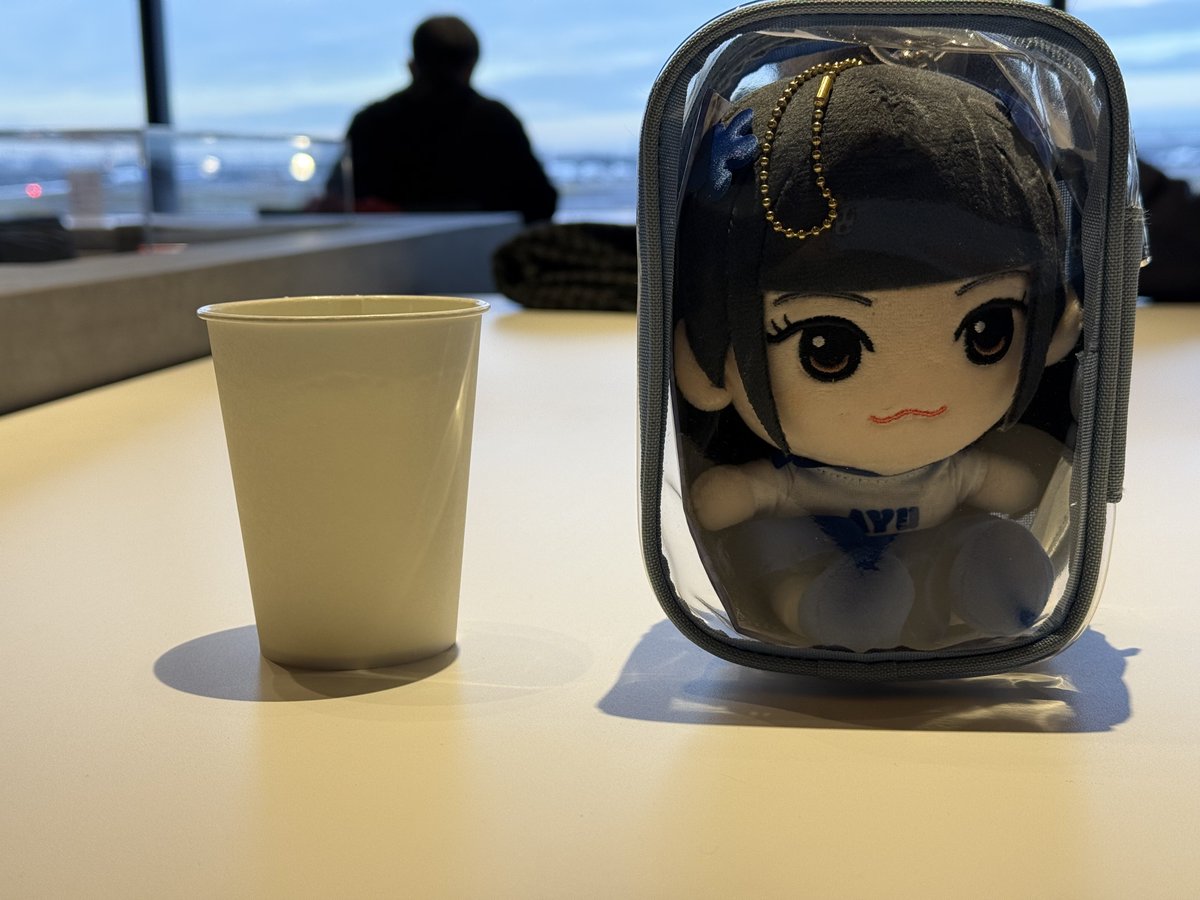 余裕すぎる保安検査通過．ラウンジで一服． #すいこれツアー #すいすて #奥田彩友