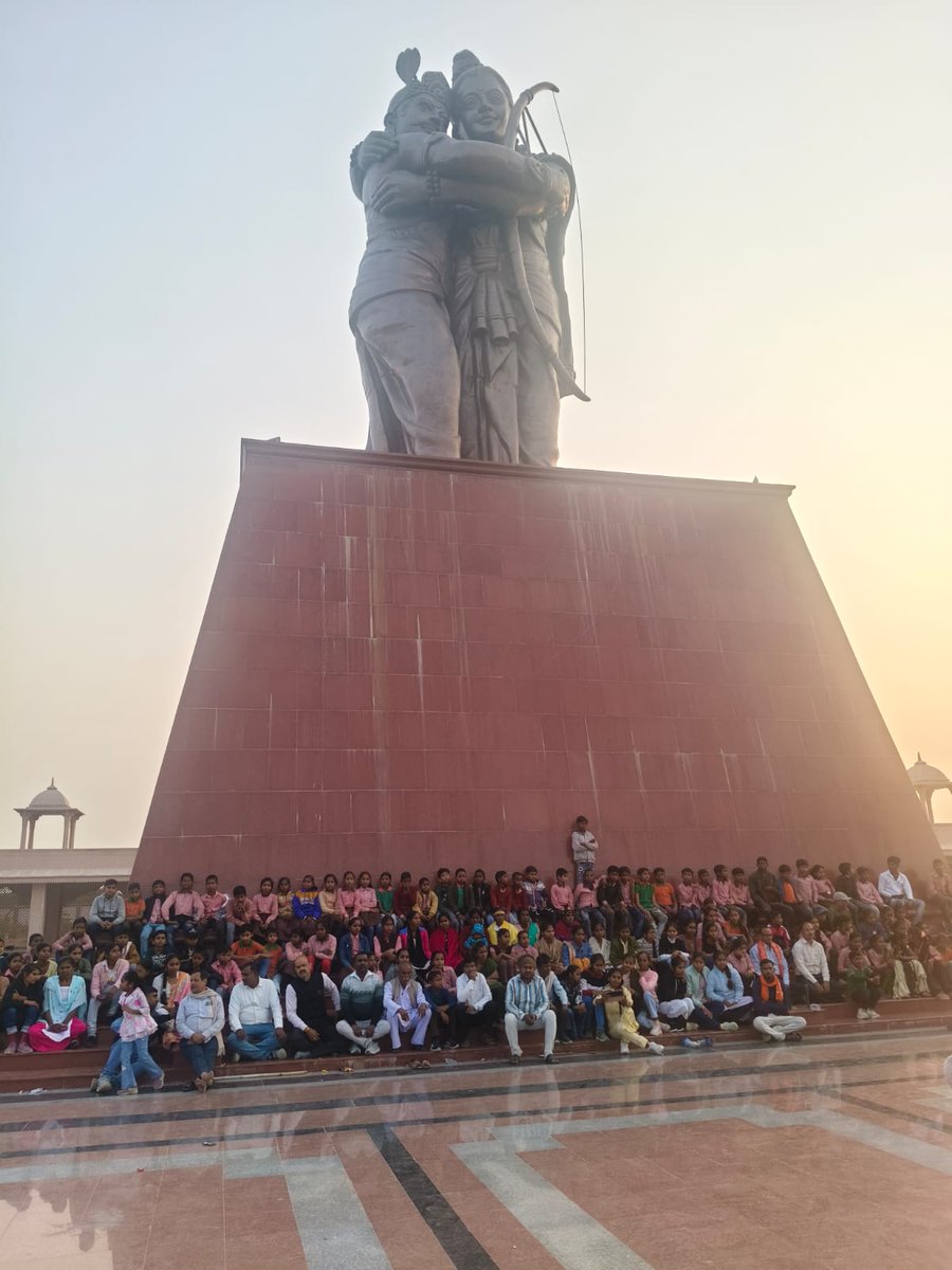 dineshsingUPPSS's tweet image. मण्डल के सभी  मे शैक्षिक भ्रमण 
कम्पोजिट विद्यालय सूदनपुर विजयीपुर फतेहपुर