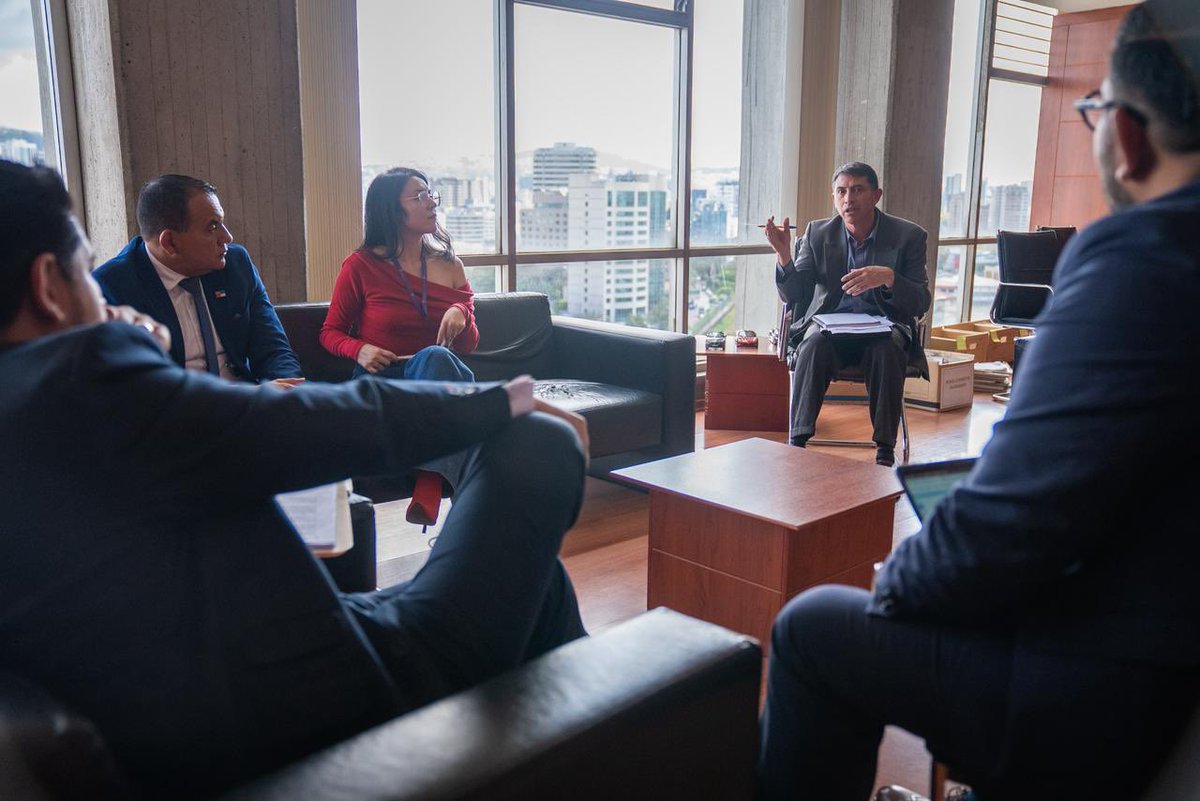 Javier_PincayS's tweet image. Visitamos al @AgriculturaEc para presentar el #Portoviejo #HUB, el primer distrito empresarial y logístico de la Costa. Avanzamos con proyectos que fortalecen la producción, crean oportunidades y elevan la competitividad de Portoviejo. #LaClaveEsLaGestión