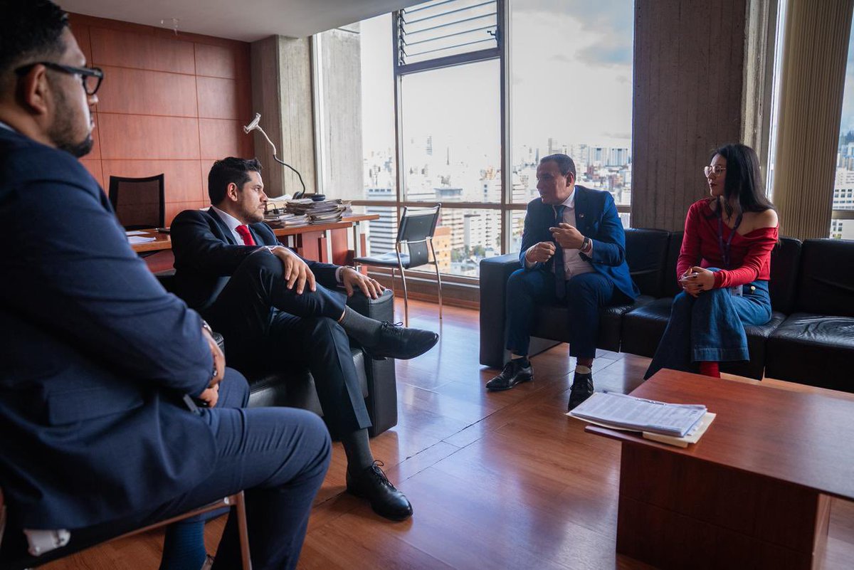 Javier_PincayS's tweet image. Visitamos al @AgriculturaEc para presentar el #Portoviejo #HUB, el primer distrito empresarial y logístico de la Costa. Avanzamos con proyectos que fortalecen la producción, crean oportunidades y elevan la competitividad de Portoviejo. #LaClaveEsLaGestión