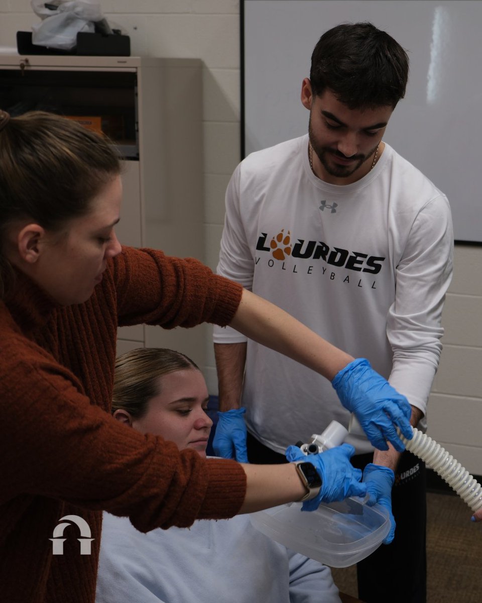 DiscoverLourdes's tweet image. At LU, you don&apos;t have to choose between real-world experiences and personalized instruction — we provide our students with both.
This week, our exercise science students practiced pulmonary function and max testing during their lab class session!
#ExerciseScience