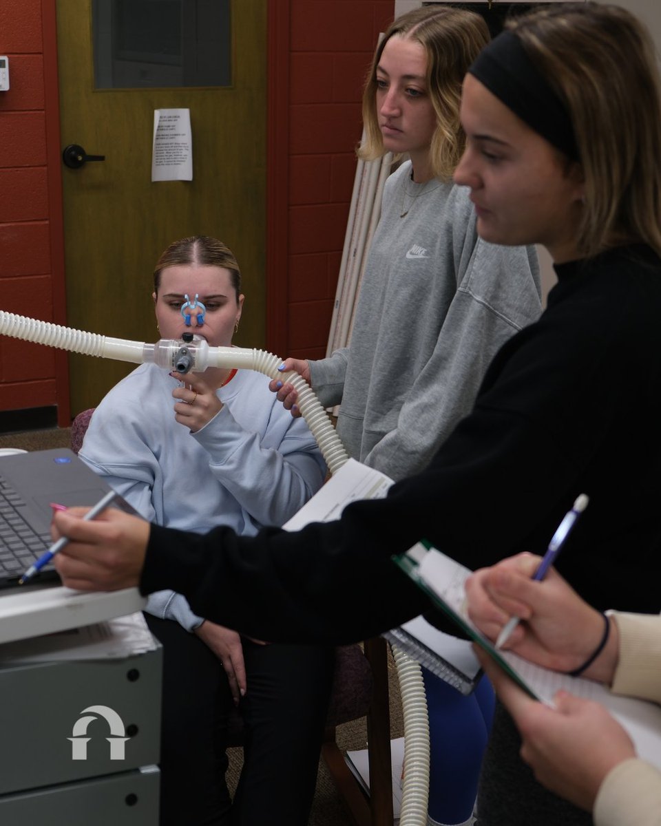 DiscoverLourdes's tweet image. At LU, you don&apos;t have to choose between real-world experiences and personalized instruction — we provide our students with both.
This week, our exercise science students practiced pulmonary function and max testing during their lab class session!
#ExerciseScience