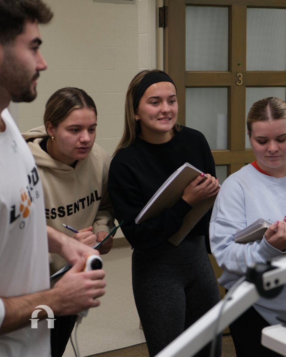 DiscoverLourdes's tweet image. At LU, you don&apos;t have to choose between real-world experiences and personalized instruction — we provide our students with both.
This week, our exercise science students practiced pulmonary function and max testing during their lab class session!
#ExerciseScience
