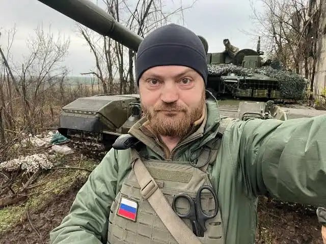Российский пропагандист Александр Коц порадовался попаданию российской ракеты в жилой дом и убийству десятков гражданских, включая детей.

Видео с попаданием ракеты в жилой район Тернополя он подписал «Какая красота».

Ну тут без сюрпризов. Не забываем, что российские