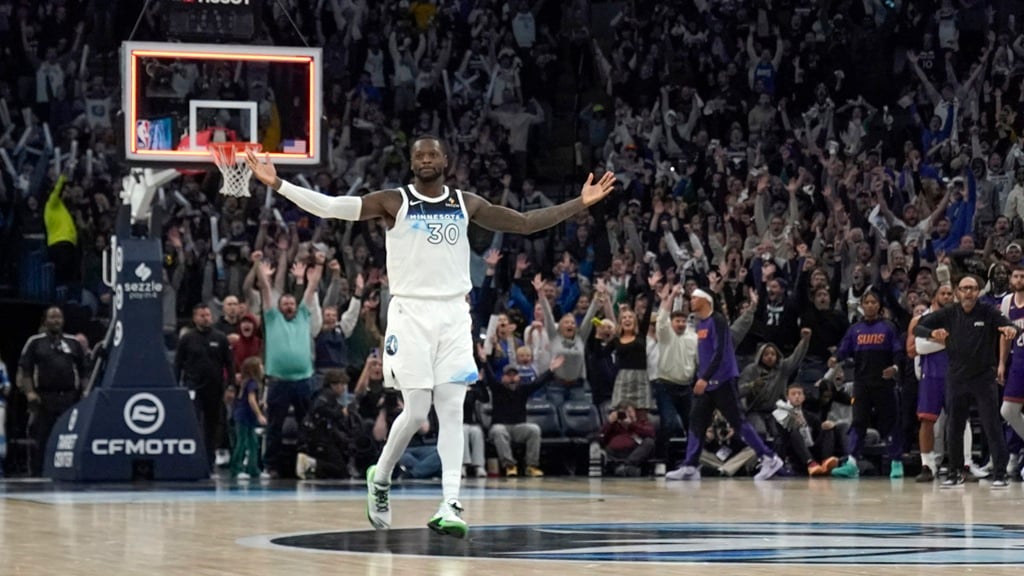 Elite Mafia – <a href="/FenstySports/">Justin 'Fensty' Fensterman</a> &amp; <a href="/BrettWojo/">Brett Wojo</a> provide today's #NBA #DFS analysis for the 9️⃣-game main slate on #FanDuel &amp; 7️⃣-game slate on #DraftKings 

Main Slate Breakdown
🔸fantasyguru.com/nba-dfs-breakd…
Cheat Sheet
🔸fantasyguru.com/nba-cheat-shee… #TakeRoot