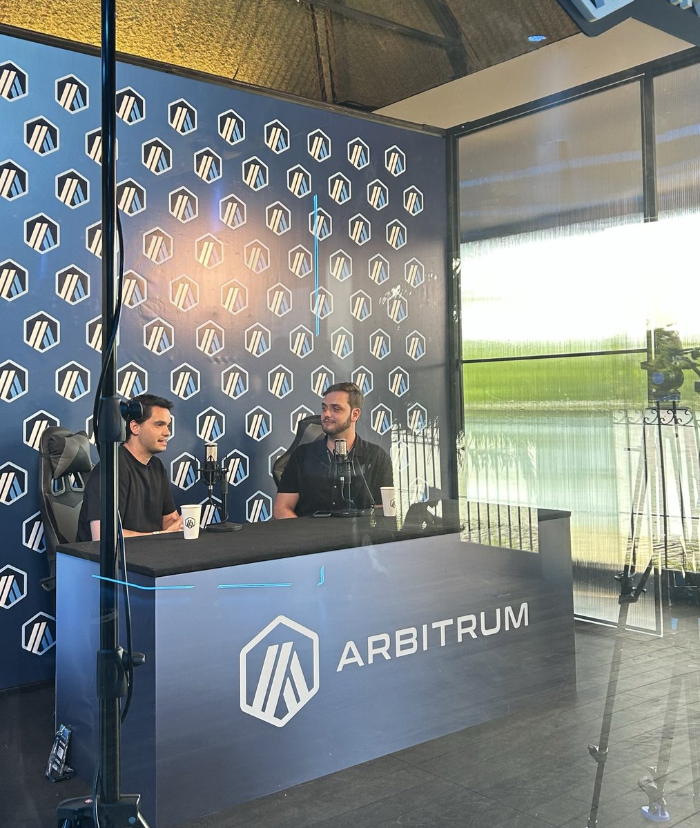 Gabriela_Jca's tweet photo. Such a great side event from @arbitrum 🙌🏼 at @EFDevcon ✨
I’ve learned 
Made connections 
And food was delicious https://t.co/m8bCycxlxH