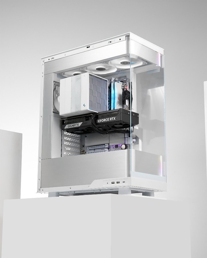 XPCMTeam's tweet image. Gigabyte ICE PC build by @mansacomputers 

#pcbuild #pcsetup #pcmodding #gamingpc #custompc #xpcm #gigabyte #aorus #phanteks