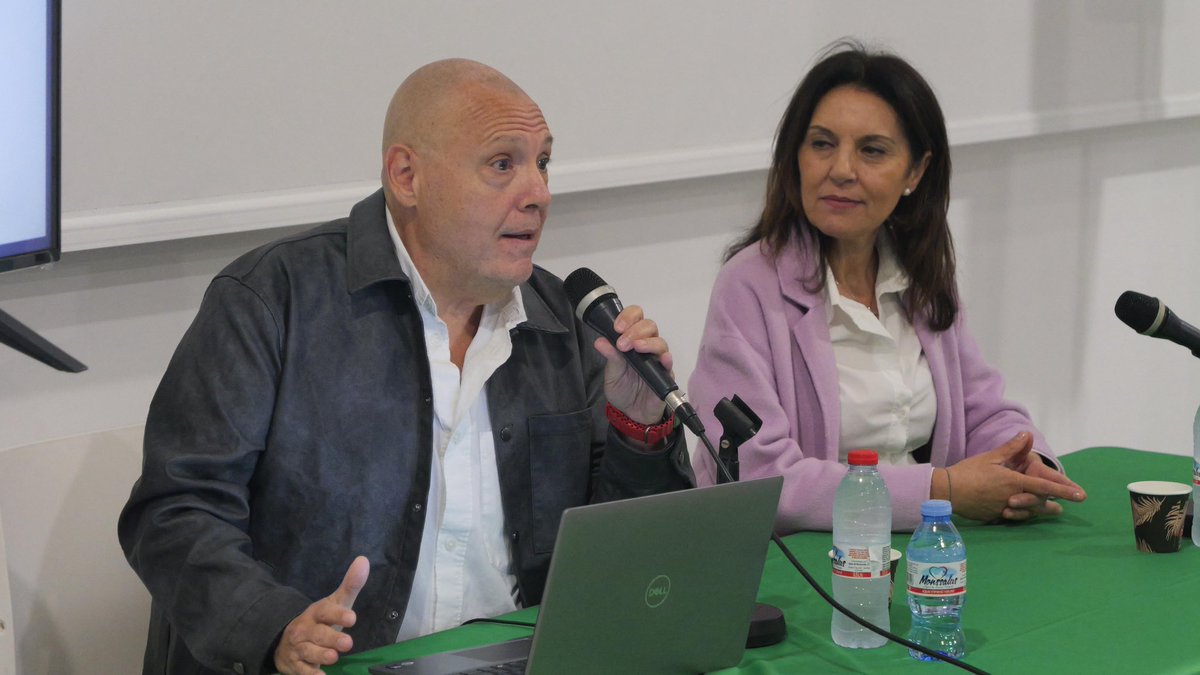 ContraCancerAL's tweet image. Hoy hemos estado en Berja resolviendo las dudas sobre el cáncer de mama con Juan Manuel Rodríguez, Jefe de la Sección de Cirugía. Unidad de Mama de @TorrecardenasHU 

👏🏻👏🏻 Gracias al @aytoberja por la colaboración. 

#todoscontraelcancer @MagdalenCantero