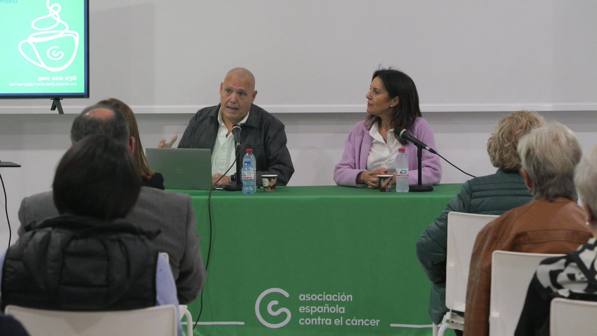 ContraCancerAL's tweet image. Hoy hemos estado en Berja resolviendo las dudas sobre el cáncer de mama con Juan Manuel Rodríguez, Jefe de la Sección de Cirugía. Unidad de Mama de @TorrecardenasHU 

👏🏻👏🏻 Gracias al @aytoberja por la colaboración. 

#todoscontraelcancer @MagdalenCantero