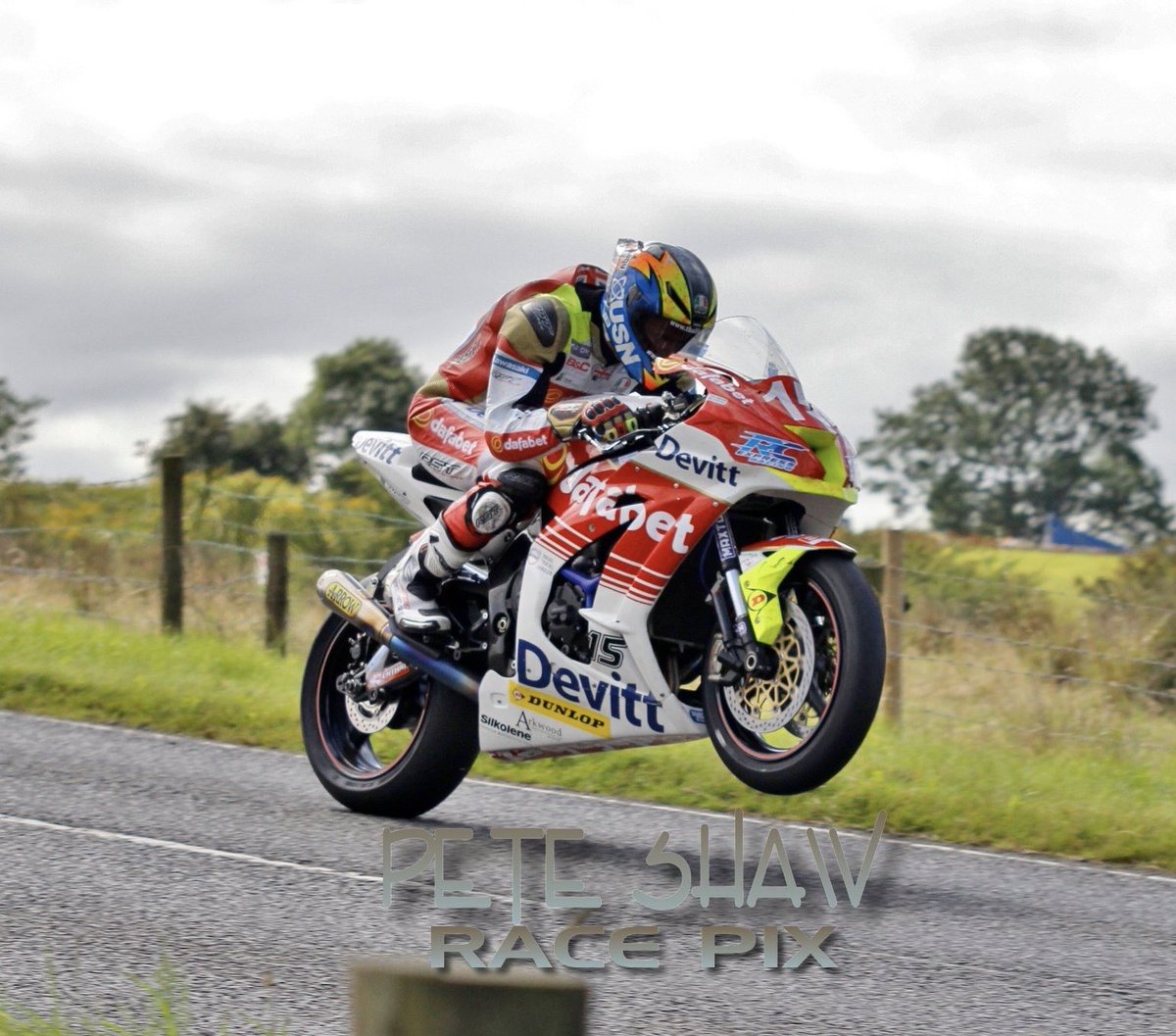 Lintinracing's tweet photo. #throwbackthursday to 17 at Ulster Grand Prix. Will we see it happening again next year. #UGP #2017 #startingagain https://t.co/k7mvLQgIW6