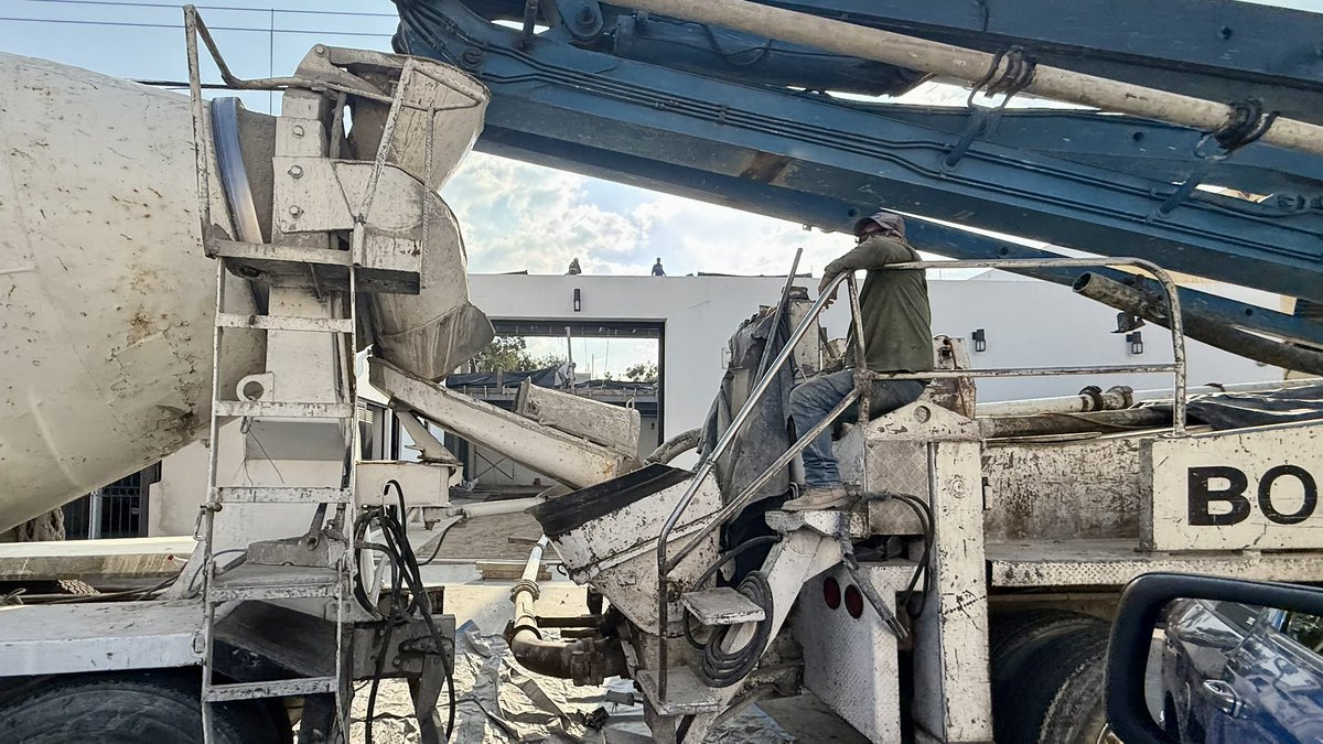 ONGlomabonita's tweet image. 🚨 Reporte Ciudadano
En la dirección Ballena 2975 esquina Morsa  se está realizando una construcción sin licencia, además pretenden hacer un salón de fiestas en una zona estrictamente residencial habitacional.
También hay camiones trompo de cemento obstruyendo la circulación…