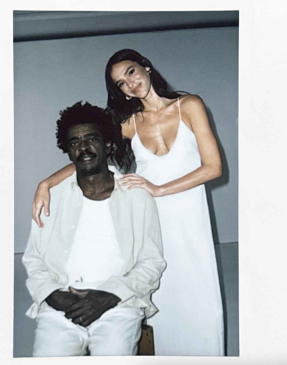 Você me leva… eu vou! Bruna Marquezine e Seu Jorge criaram memórias únicas por meio da música que irá embalar o seu Natal 🎙️