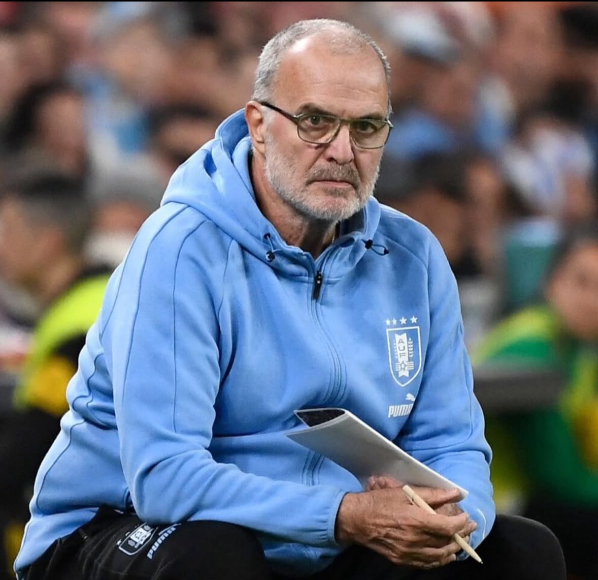 Nos hizo jugar al futbol como nunca antes, defendio a sus jugadores a capa y espada cuando se pelearon con los colombianos, nunca se entrego al periodismo tendencioso de este pais, claramente algo se rompio y nada de lo que pasa es 100% responsabilidad de Marcelo Bielsa.