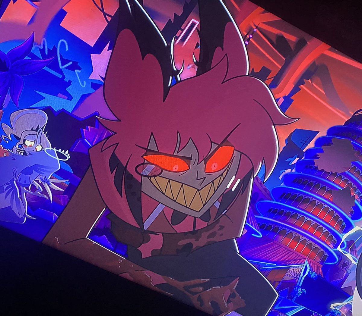 lyn_art_'s tweet image. So you tell me Charlie saw her father bleeding out and didn’t GAF about him ???  Same with Alastor ???