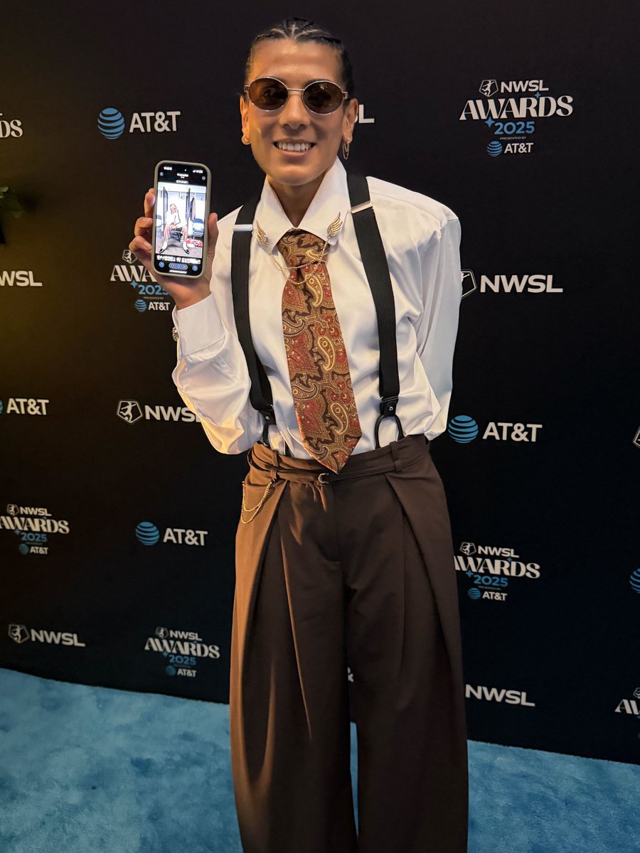 NWSL's tweet image. Kenza Dali&apos;s fit inspired by the OG MVP, Michael Jordan. ⭐️

#NWSLAwards | @ATT