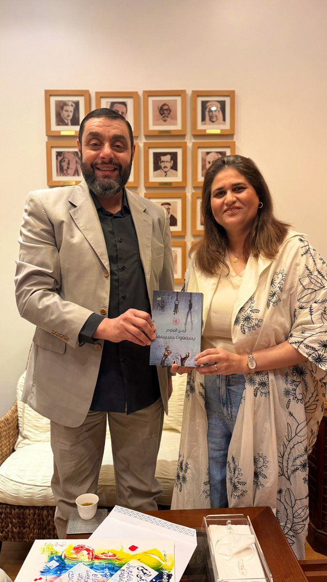 Shaimaalwatani's tweet image. مع الكاتب ( أيمن العتوم ) الذي قدم في مركز الشيخ إبراهيم محاضرتين بعنوان ( القراءة المنتجة في زمن السرعة ، الكتابة في زمن الذكاء الاصطناعي ) ، وكانت المرة الأولى التي أحصل فيها على أبيات شعرية كإهداء على الكتاب !

#شيماء_الوطني